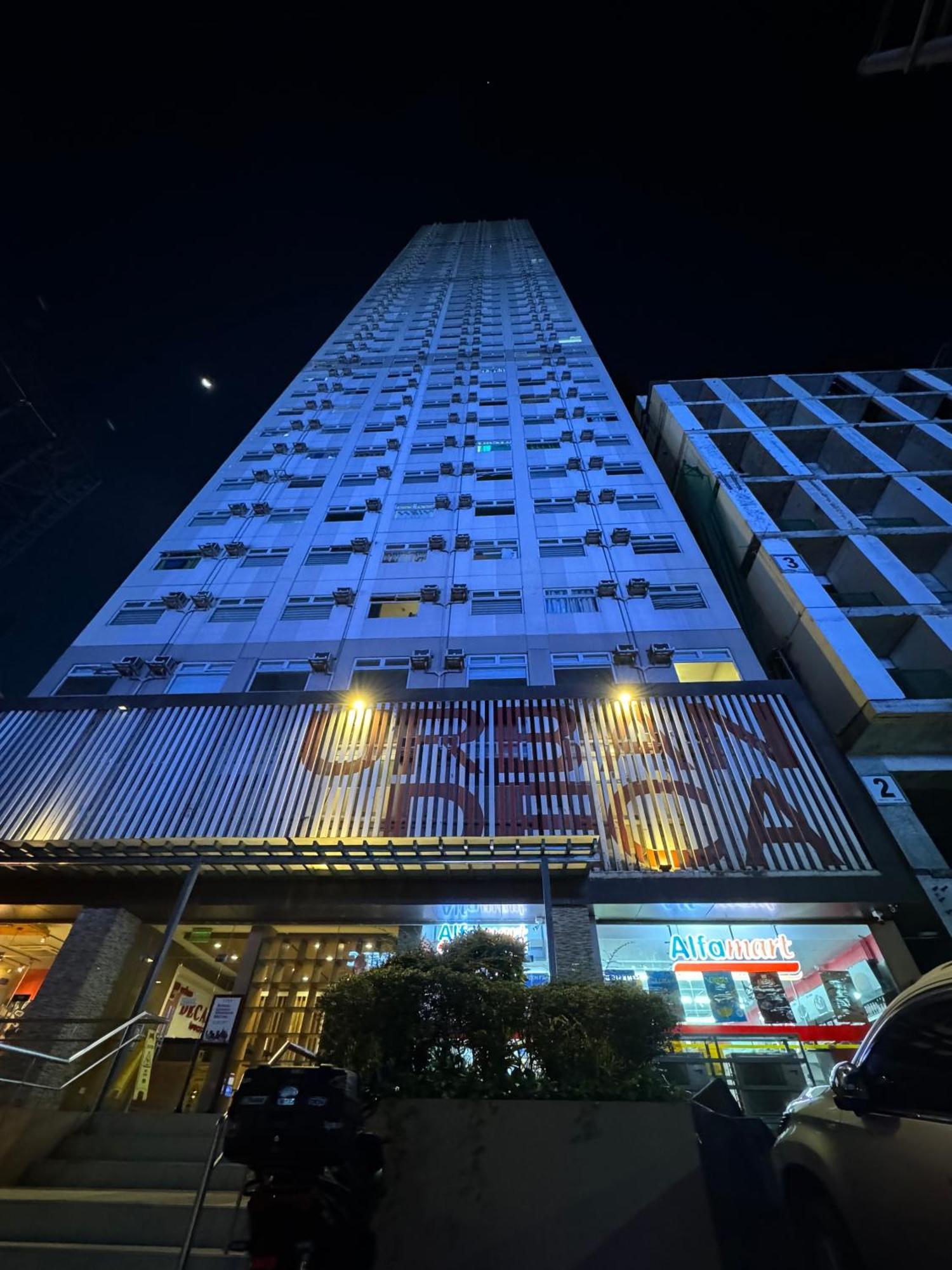 Penthouse 2 At Urban Deca Edsa By Citystudio Aparthotel